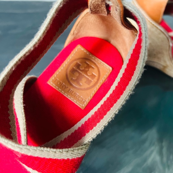 Beautiful never worn Tory Burch shoes - Picture 4 of 5